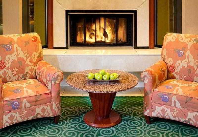 Courtyard Detroit Dearborn Hotel Interior photo